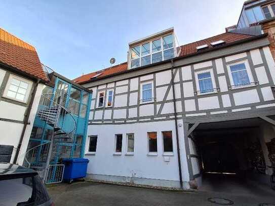 Mehrfamilienhaus mit 4 Gewerbeeinheiten, 3 Wohneinheiten, 1 Garage und 3 Stellplätze