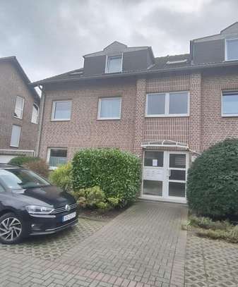 Renovierte 3 Zimmer DG-Wohnung in Dinslaken zu vermieten!