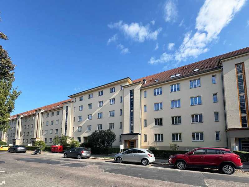 Charmante 2-Raum-Wohnung mit Balkon im denkmalgeschützten Gebäude