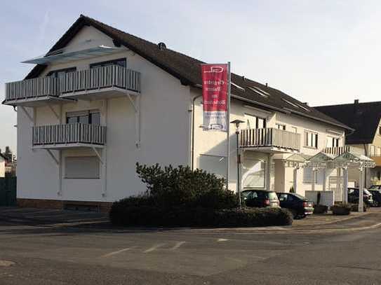 Aussergewöhnliche DG Wohnung mit großem teilw. überdachten ( Glas ) Balkon