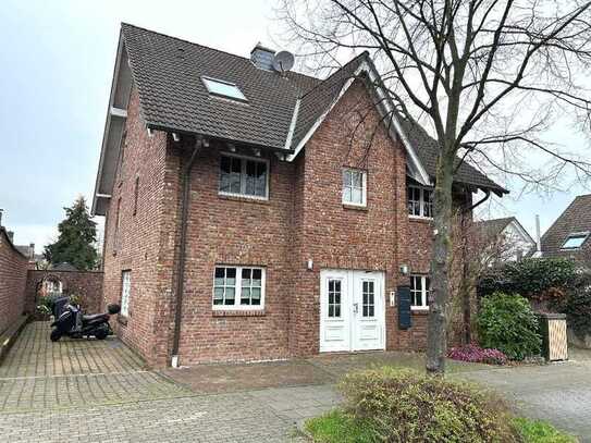 Pfiffige Maisonettewohnung mit Einbauküche und Westbalkon in Leverkusen-Hitdorf!