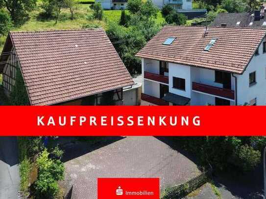 Zweifamilienhaus mit großem Grundstück, Scheune und Garage im Flörsbachtal