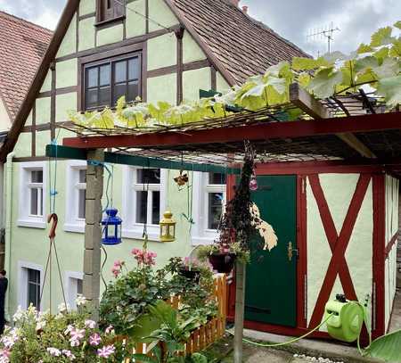 Stadthaus mit Ladenlokal und Garten in der Altstadt Rbg.o.d.T.