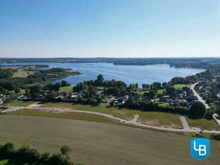 Leben am Dobersdorfer See. 
744 m² großes Baugrundstück in Ortsrandlage von Tökendorf