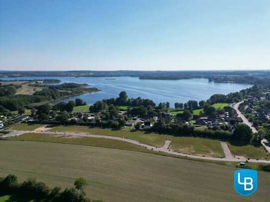 Leben am Dobersdorfer See. 
744 m² großes Baugrundstück in Ortsrandlage von Tökendorf