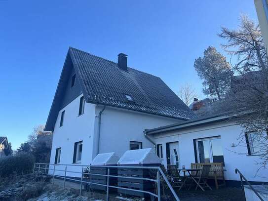 Haus mit Blick „op de schäl Sick“, Zimmern und Einbauküche in Nettersheim