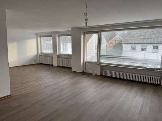 Schöne 3-Zimmer-Wohnung mit gehobener Innenausstattung mit Balkon und Einbauküche in Sarstedt