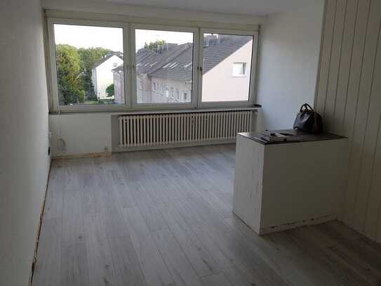 Helle 2-Zimmer-Wohnung in bester Lage mit Auto-Stellplatz