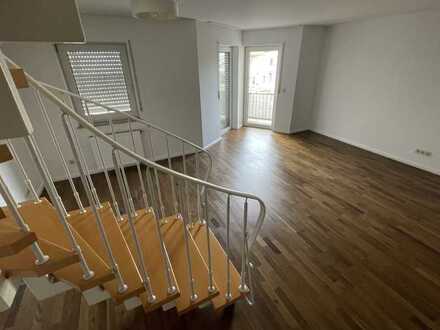 3 Zi. Maisonette-Wohnung mit 2 Balkonen, TG und Einbauküche