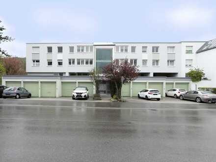 2 1/2-Zimmerwohnung in Aidlingen – Zentral zum Einkaufen und auf der Terrasse hören Sie nur den Bach