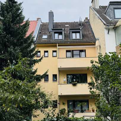 Renovierte Zweizimmerwohnung mit Balkon und Küche im Herzen von Kalk