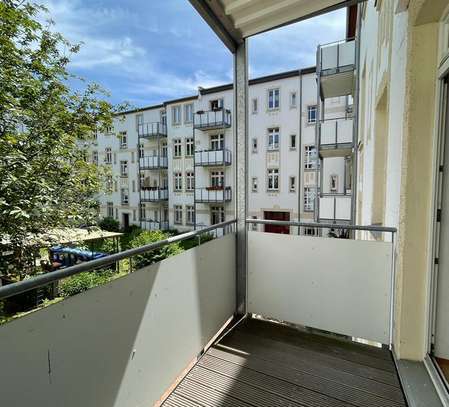 Niedliche 2-Raum-Wohnung mit Balkon und EBK in Nähe Uniklinik erwartet Sie!