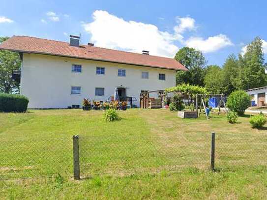 Freundliche und gepflegte 3-Zimmer-Wohnung mit Balkon und Einbauküche in Untergriesbach