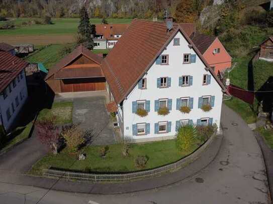 Großes Wohnhaus mit Ökonomiegebäude für tierliebe Familie im Lautertal zum Sofort-Einziehen!