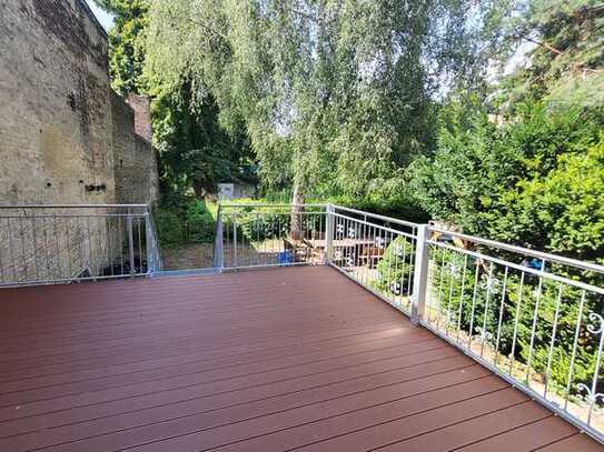 ++Pestalozzistrasse++Wunderschöne Remise über 2 Etagen mit großer Terrasse und Gartennutzung++