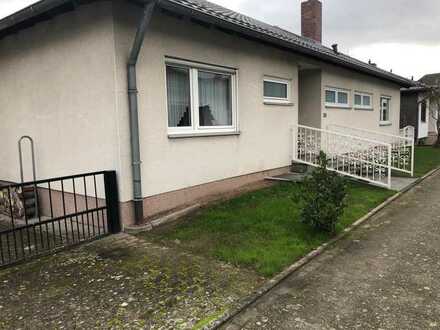 Großzügiges Einfamilienhaus mit großem Garten, Garage in ruhiger zentraler Lage frei ab 01.05.2024