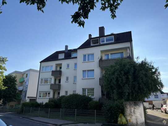 Frisch sanierte! 2 Zi-Whg mit Balkon, Küche, Stellplatz in Dreieich