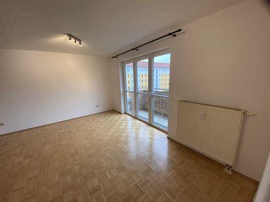 Attraktive 2-Zimmer-Wohnung mit EBK, Balkon und TG-Stellplatz von privat