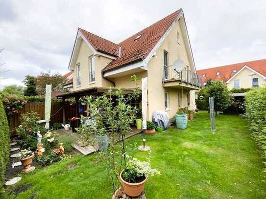 freie Doppelhaushälfte (WEG) mit Garten und Carport zu verkaufen!