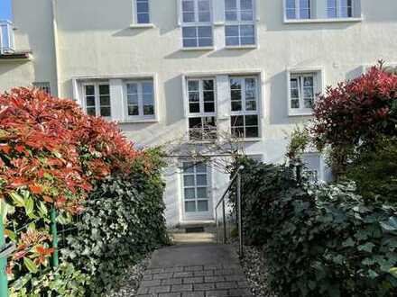 Charmante 1-Zi. Souterrain Wohnung mit Terrasse in einer Villa