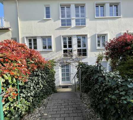 Charmante 1-Zi. Souterrain Wohnung mit Terrasse in einer Villa