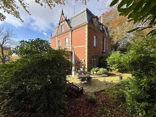 Historische Eleganz in Remscheid - Denkmalgeschützte Villa als Restaurant und Zuhause