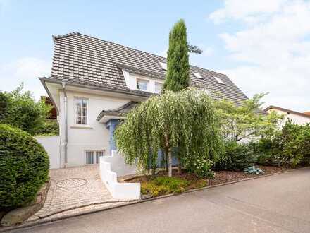 Charaktervolles Einfamilien- bzw. Zweifamilienhaus mit mediterranem Garten