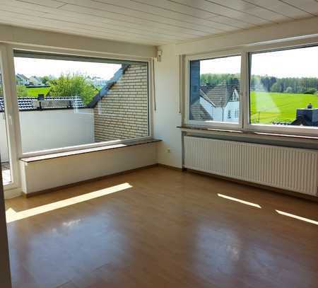 Freundliche 3-Zimmer-DG-Wohnung mit Balkon und Einbauküche in Holzwickede