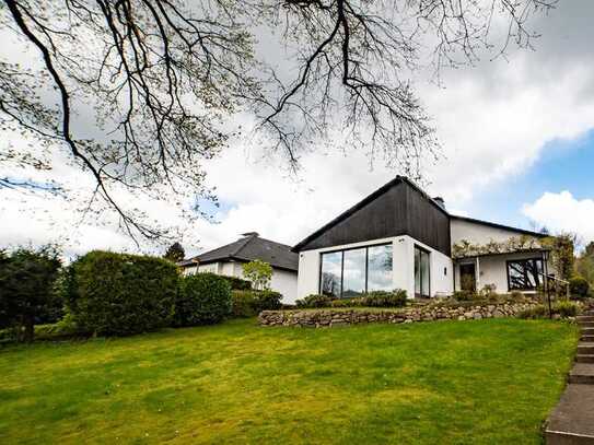 Bungalow auf traumhaften Hanggrundstück im Herzen von Sottorf dem schönsten Dorf im Rosengarten