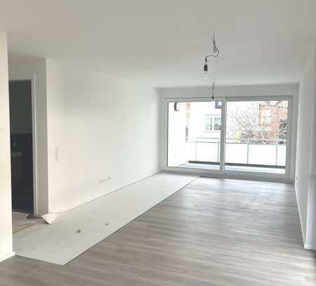 Erstbestbezug: attraktive 4 Zimmer-Etagenwohnung mit Sonnenbalkon, 2 TG-Stellplätze, Keller, u.v.m.