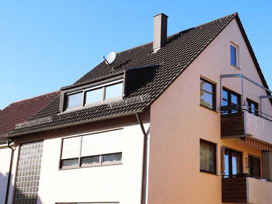 Gepflegte Dachgeschosswohnung mit Aussichtsbalkon