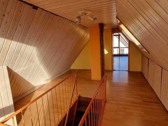 Schöne 4-Zimmer-Maisonette-Wohnung mit großer Terrasse in Hirschmühle