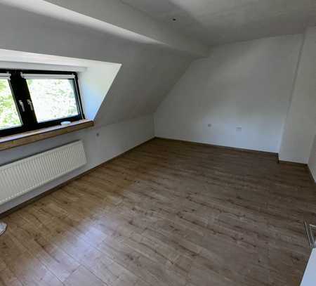 Exklusive, gepflegte 2-Raum-DG-Wohnung in Hürth