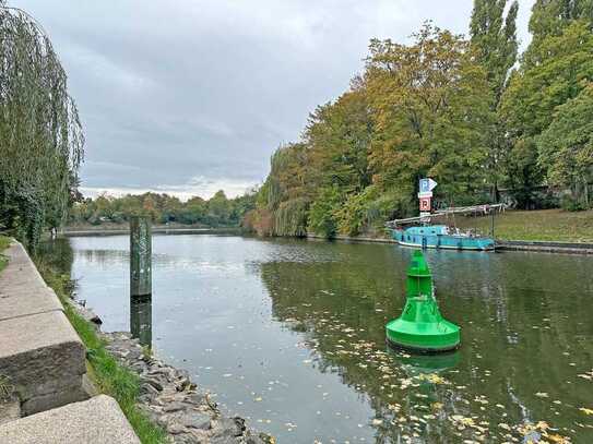 Dreiländereck in direkter Wassernähe: Dachgeschossrohling mit Hammer Ausblick