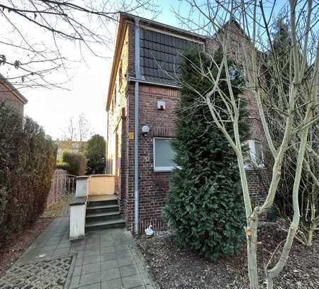 Doppelhaushälfte mit Garten in Düsseldorf-Lohausen