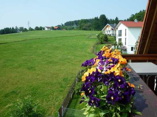 Mega Ausblick ! Wunderschöne 4-Zimmer-DG-Wohnung mit Balkon in Kaufbeuren-Oberbeuren