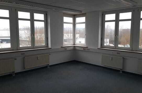 Erweiterbare 345 m² Bürofläche im Logistikzentrum in Regensburg mieten!