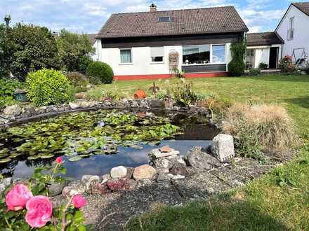 Zauberhaftes, großzügiges und ruhig gelegenes Haus mit wunderschönem Garten, am Rande von Bobingen.
