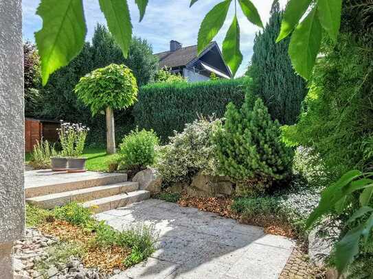 Einfamilienhaus mit Garten und Garage, sofort frei, in ruhiger Lage von Burgstall