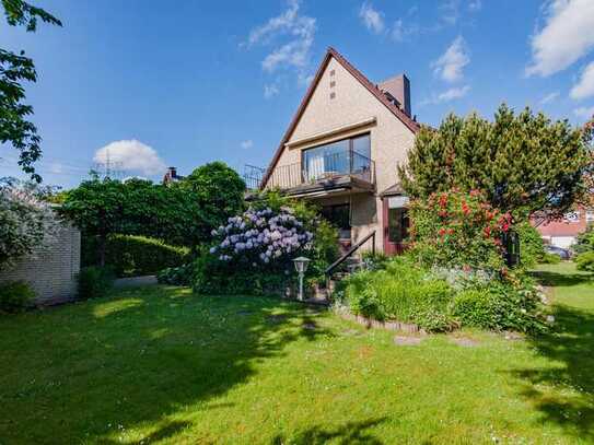 Courtagefrei: Mehrgenerationenhaus mit sonnigem Garten und zwei Wohneinheiten