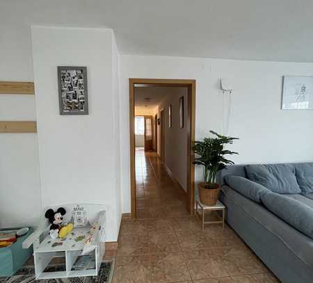 Gemütliche 3,5-Zimmer-Wohnung mit Loggia und Einbauküche in Alfdorf