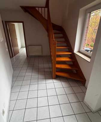 Sehr gepflegte 2 Zimmer Wohnung mit 1 Balkon und 1 Loggia