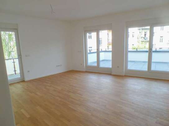 Große 2-RW mit riesiger Terrasse, zusätzlicher Balkon, Bad mit Regendusche, ruhige Lage, Indexmiete