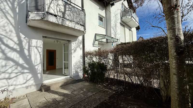 Bezugsfrei und Lichtdurchflutet: Erdgeschosseinheit mit 2 Terrassen in Trudering