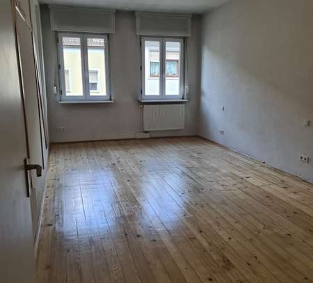 Schöne helle 2. ZM-Wohnung mit Balkon im Herzen von Bruchsal ab 01.12.2024 zu vermieten.