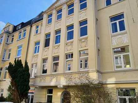 An der Allee! Moderne 3-Zimmer-Dachgeschosswohnung - mit EBK. Frei ab 01.05.2024