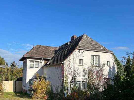 2-Familienhaus mit Nebengelass und Garten