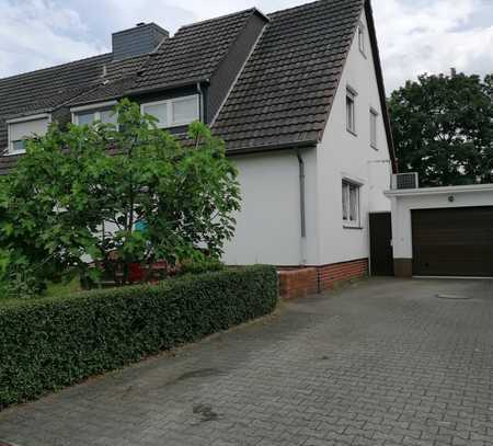 Provisionsfrei ,Mehrfamilienhaus mit Garage ,Whirlpool. Groß Garten