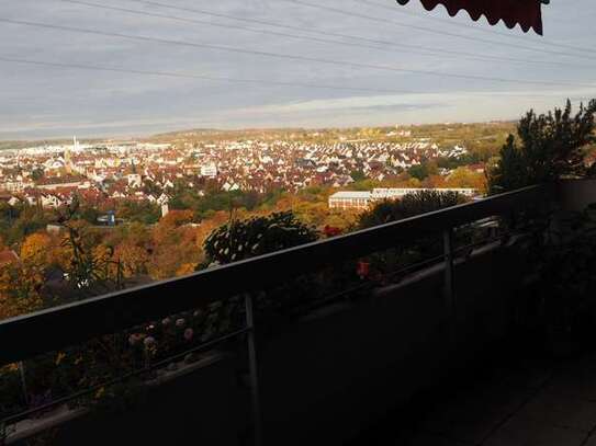 Geschmackvolle, modernisierte 4-Raum-Wohnung mit Balkon und EBK in Stuttgart