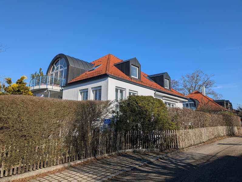                                                               Stilvolle Dachgeschosswohnung mit besonderem Charme                                                       in Feldafing (Starnberg)